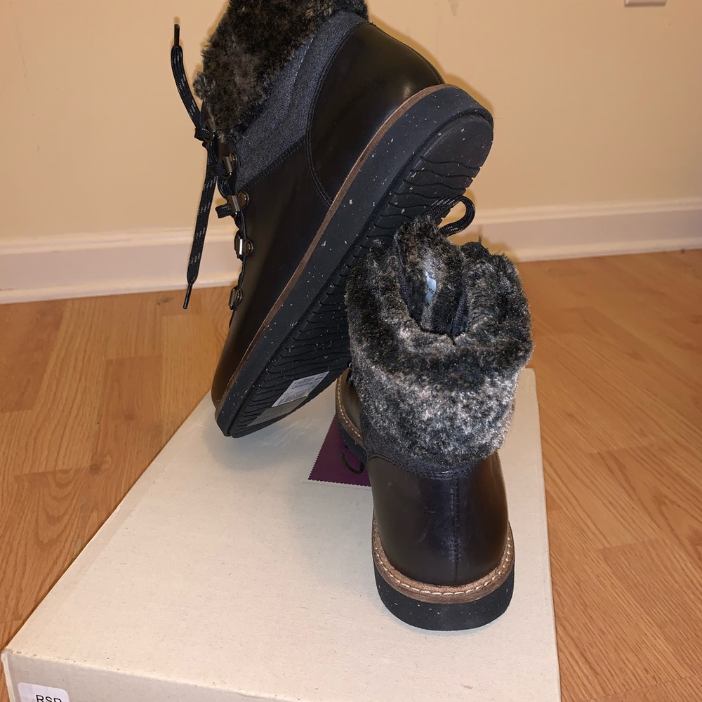 Clarks - Picture 4 of 7